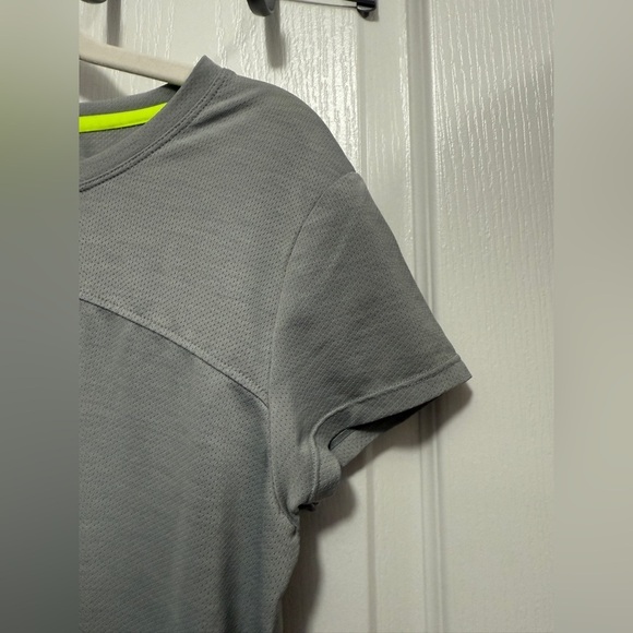 Athleta Shirt Open Back Breathable Stretch Womens S Gray Athleisure Casual EUC - Picture 13 of 16